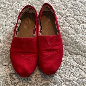 Toms Size 7 women.